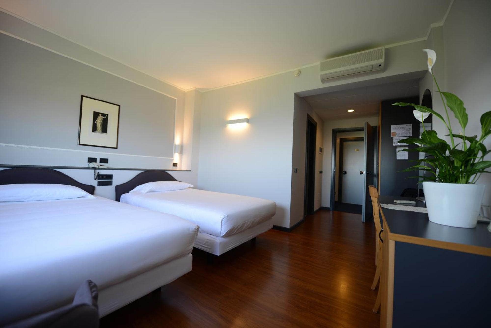 Hotel Mamiani & Relaxing Spa أوربينو الغرفة الصورة
